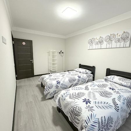 Artal Apartment On Obolonskyi Avenue 16 Kiev Buitenkant foto