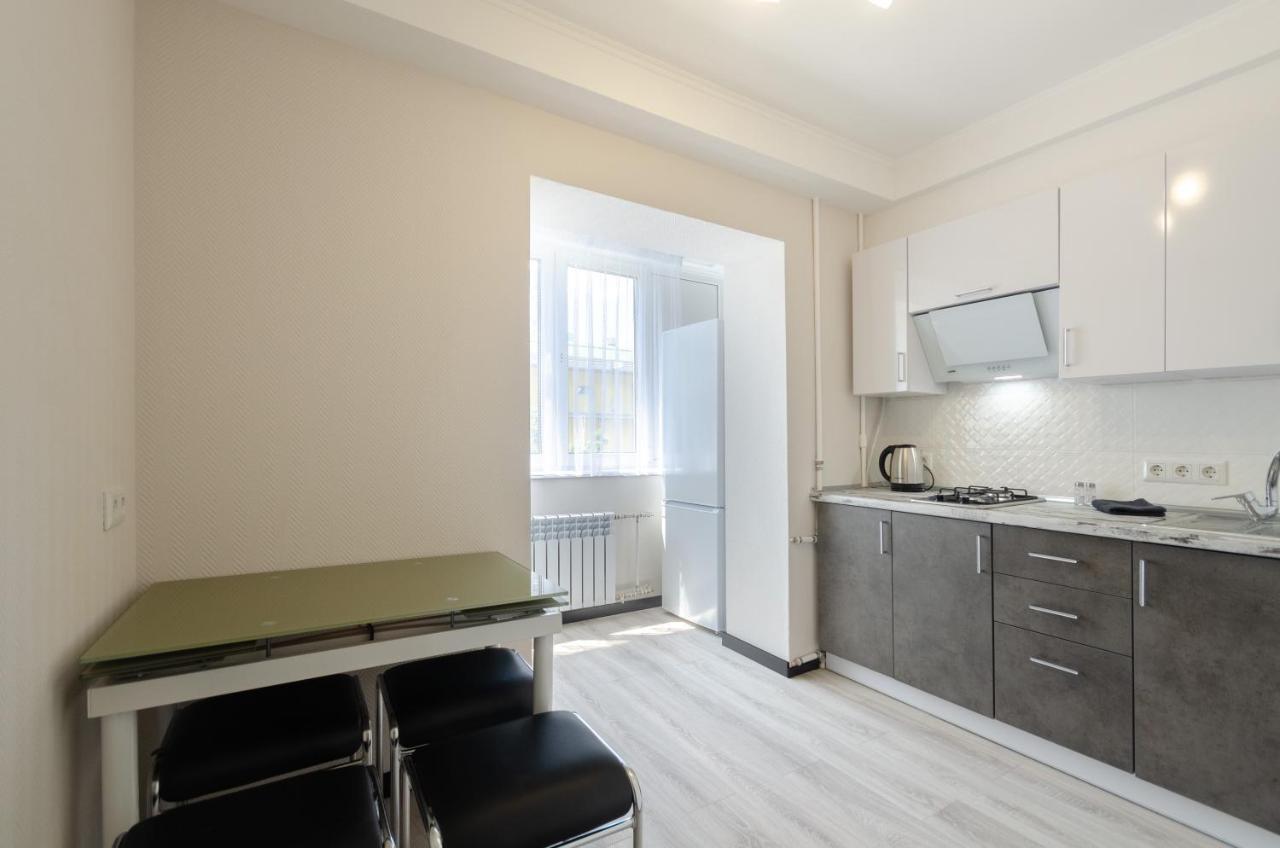 Artal Apartment On Obolonskyi Avenue 16 Kiev Buitenkant foto