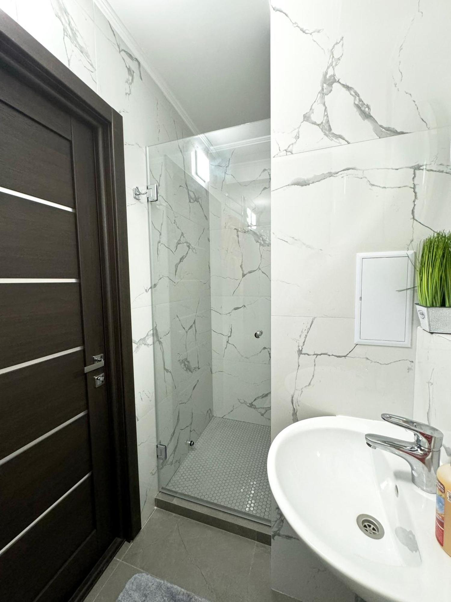 Artal Apartment On Obolonskyi Avenue 16 Kiev Buitenkant foto