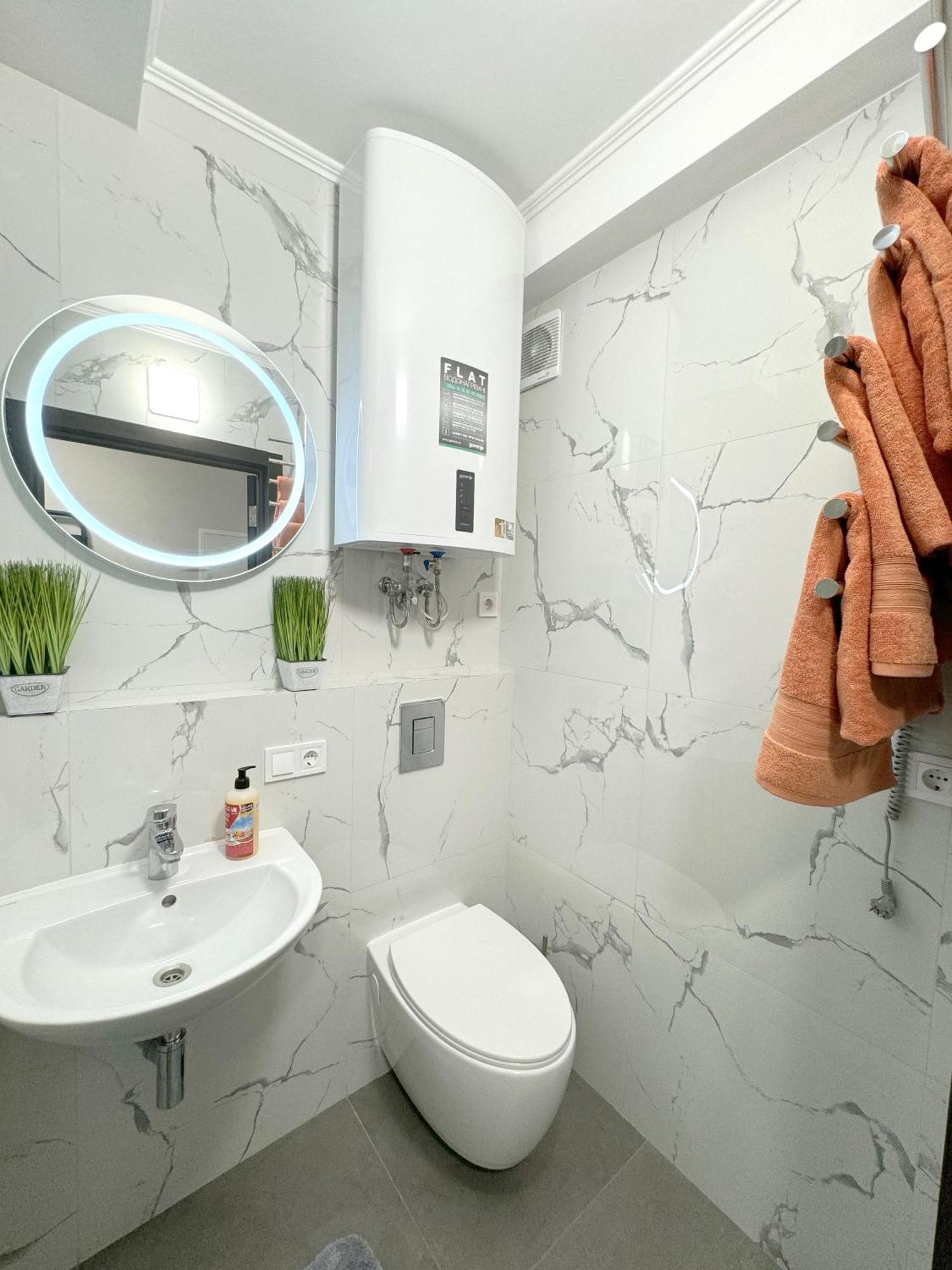 Artal Apartment On Obolonskyi Avenue 16 Kiev Buitenkant foto